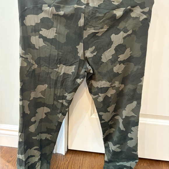 Lululemon ready to rulu high rise green camo joggers - Picture 8 of 9